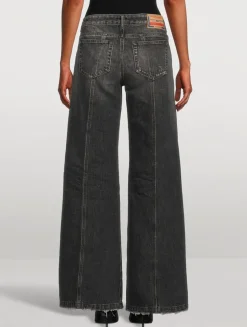 Akii Flared Jeans