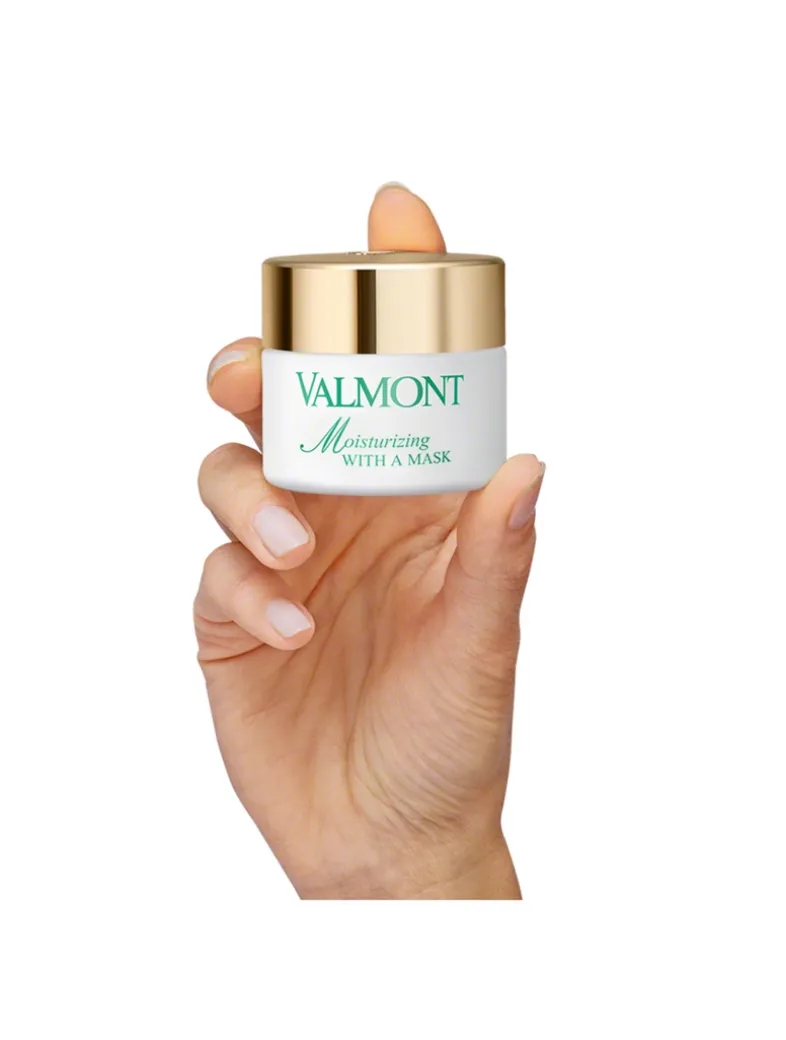 Moisturizing With A Mask Instant Thirst-Quenching Mask